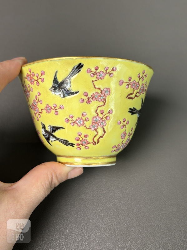 清同治 粉彩梅花春燕图杯 - 图4
